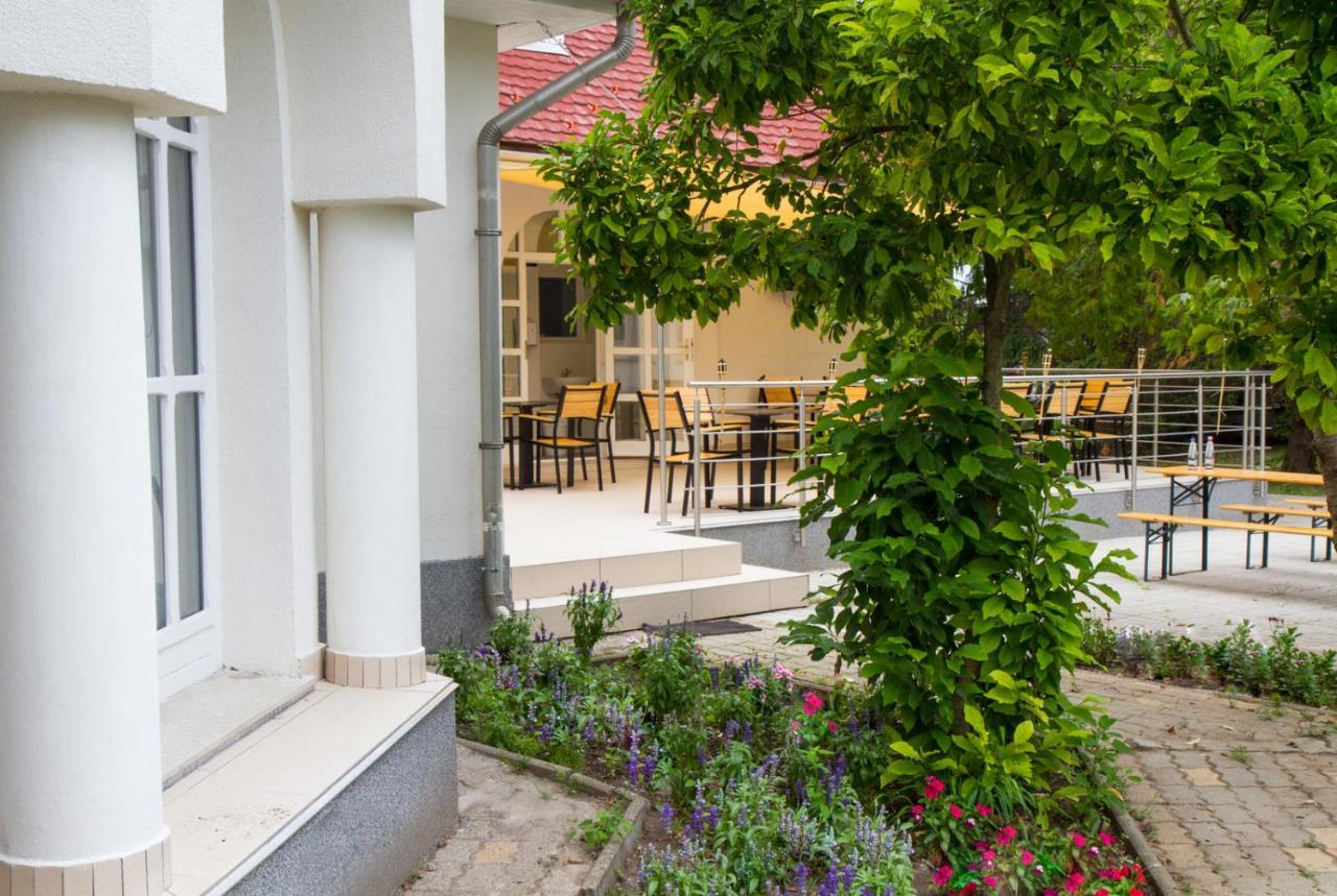 Sungarden Vendeghaz Bed and Breakfast Sajoszoged Buitenkant foto